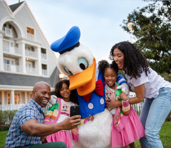<i>Walt Disney World<sup>®</sup></i> Resort : Save Up to $250 Per Night on a 4-Night, 4-Day Room-and-Ticket Package